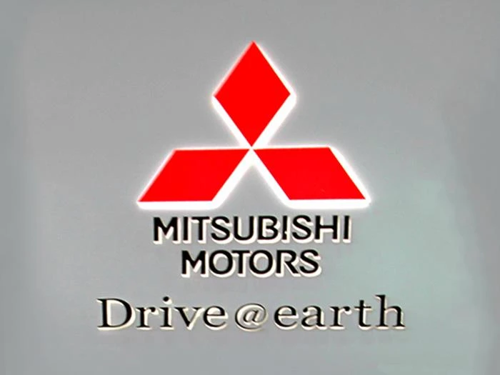 Silnik Mitsubishi Showroom Signage