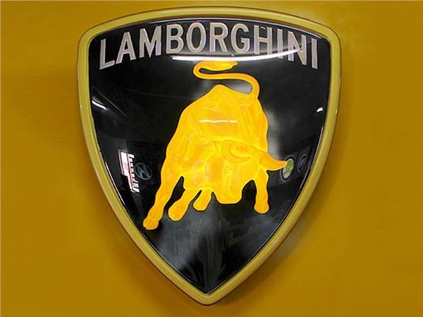 Oznakowanie salonu samochodowego Lamborghini